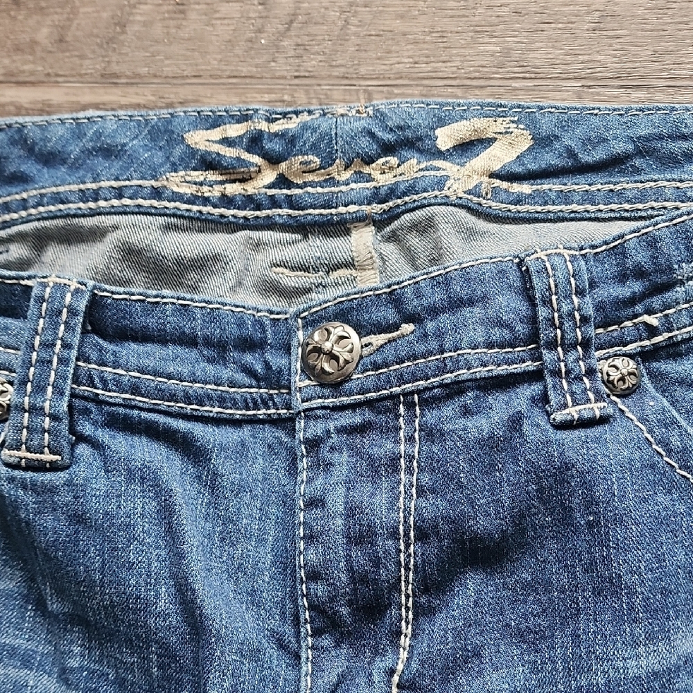 Seven7 Women's Cropped Blue Jeans